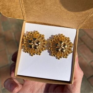 Vintage Monet Bright Gold Tone Starburst Clip On Earrings